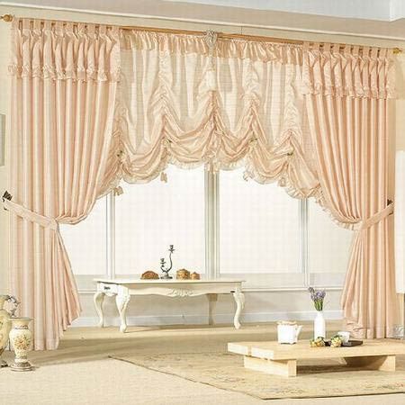 粉色窗帘营造温情脉脉的浪漫氛围再适合不过了，简单的线条，舒适的颜色，公主般的环境。可搭配窗纱更加飘逸