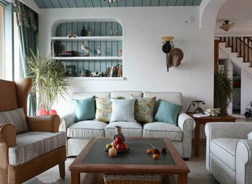 大量使用清新淡雅的素色，是使居室透出一股简约而不简单的浪漫，家具除了在颜色上以白和木色为主，呼应了整体风格之外，手工布面和造型的精细，也是生活态度的另一种体现