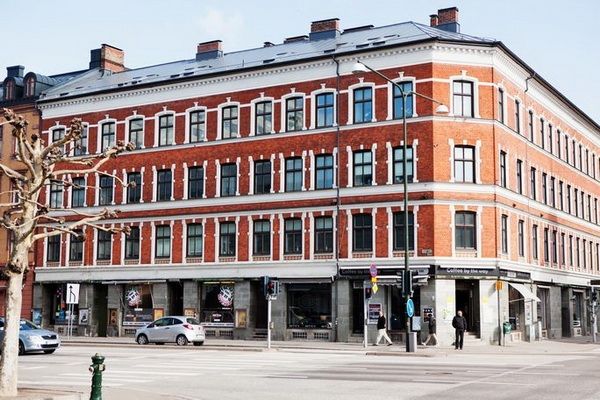 44平瑞典简约公寓 大胆的条形黑白风格(组图) 