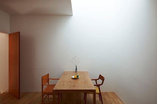 原木色地板搭配白色墙体 打造舒适小家(图)  
