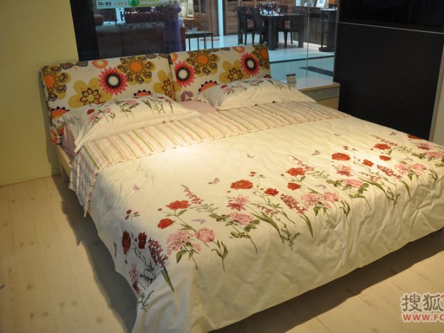 恋上你的床 多款美床打造温馨浪漫的卧室风景 