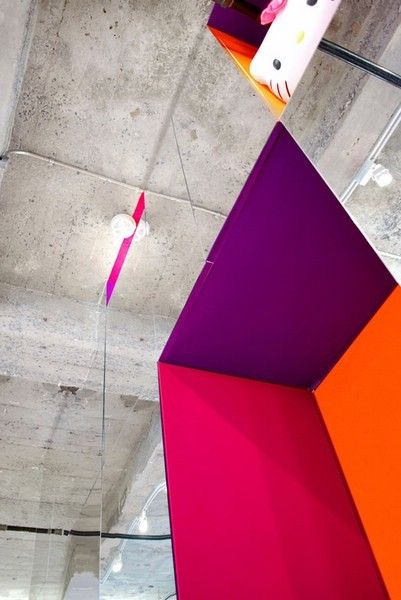 糖果缤纷 现代艺术收藏家的彩色loft（组图） 