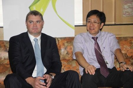 图为：迪古里拉集团首席商务官Janno Paju(图左)， 迪古里拉(中国)涂料有限公司总经理 严明 (图右)