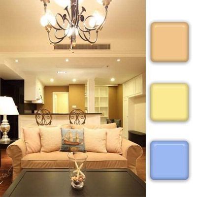 起居室一般较客厅空间低矮平和，选材上也多取舒适、柔性、温馨的材质组合，可以有效地建立起一种温情暖意的家庭氛围