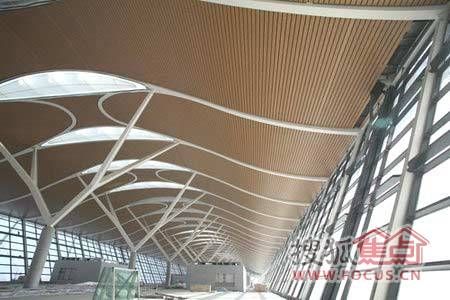 浦东机场第二航站楼候机长廊吊顶