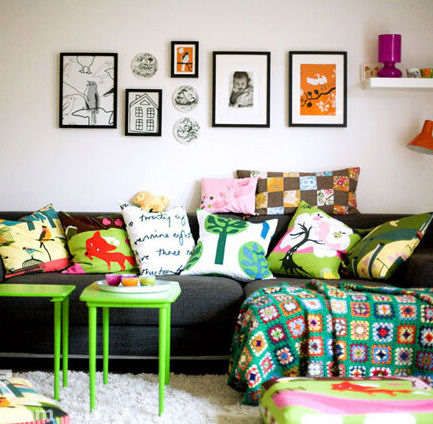 彩色布艺装饰 搭配不同风格客厅空间(组图) 