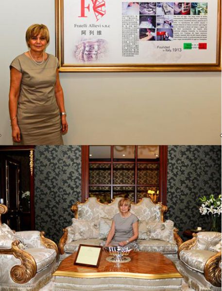 图为：2012年5月27日 Fratelli Allievi总裁在中国梅蒂奇家居艺术馆签售