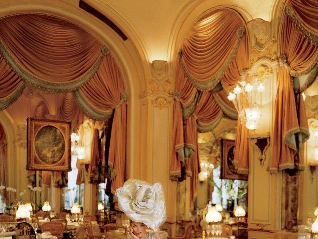 情迷浪漫风情：Kate Moss的巴黎丽池（图） 