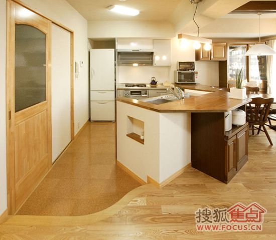 开放式厨房与大吧台完美结合的舒适家居(图) 