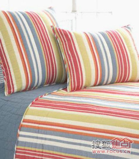 木板床“叠穿法” 床品套件装扮卧室(组图) 
