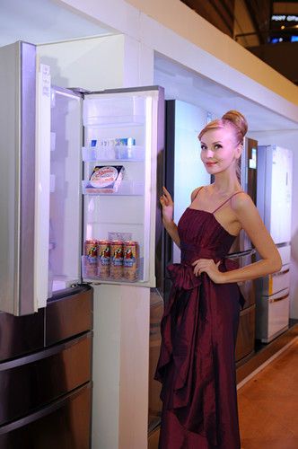卡萨帝布伦斯六门冰箱成为在场都市精英们所关注的焦点