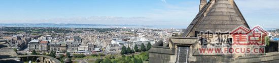 从爱丁堡古堡俯瞰城市全景