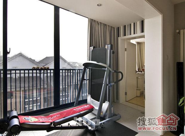 103平三房两厅现代精致家 打通阳台做健身房 