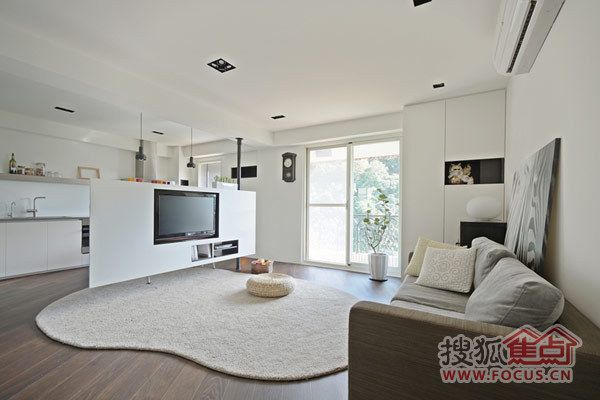 黑白空间的深色地板 提升公寓优雅气质(组图) 