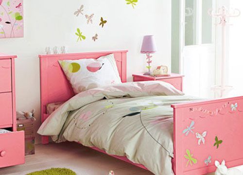 柔美的淡粉色清新自然，用于睡床、边柜等家具上显现出女孩的温柔恬静，清新的田园风格甜美却不张扬