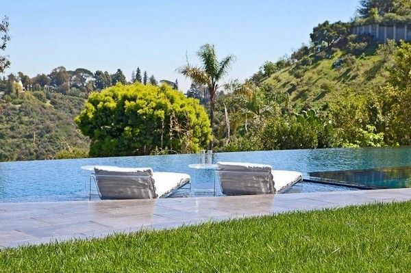 无边泳池的奢华享受 1200万美元的洛杉矶豪宅 