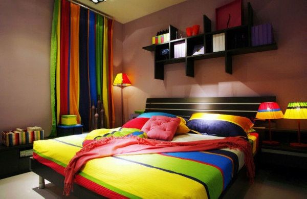  卧室风格大改造 多款时尚优雅床品来帮忙(组图) 