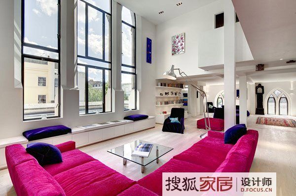 维多利亚教堂内的公寓设计 粉紫色的奇迹家 