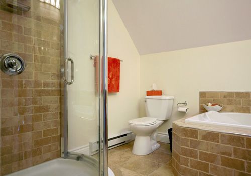 合理利用空间 30个小型浴室设计创意（图） 
