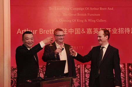 英国驻华大使吴思田先生祝贺Arthur Brett进驻中国及嘉英轩开幕圆满成功
