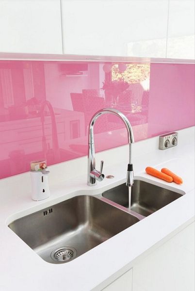 华而不实的清爽粉色调厨房设计  