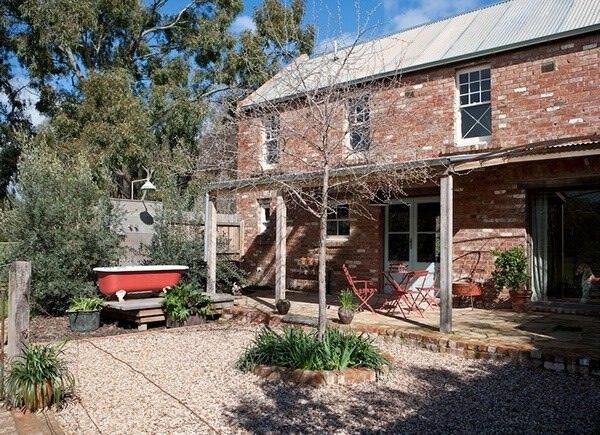 流行风格 红砖谷仓 澳洲的乡村风格家庭旅馆 