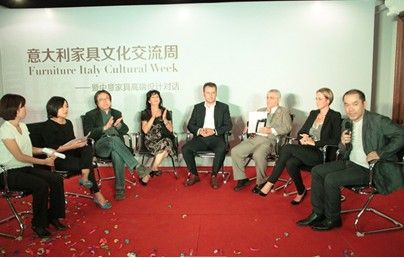 中国设计师与洋老总一道举行“中意高端家具设计论坛”，展开智慧碰撞