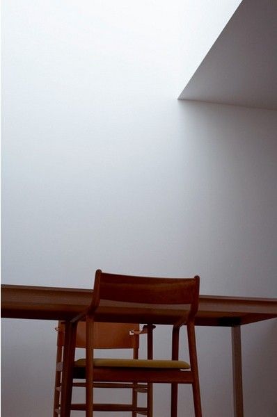 白色混泥土墙体木质家具 让家充满自然风(图) 