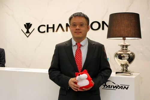 冠军磁砖董事副总经理林祐宇在博洛尼亚展接受搜狐家居专访