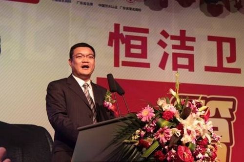 恒洁营销中心总经理谢旭藩在开业庆典上发言