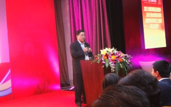 迪诺雅家具董事长尤国忠在创新金牌榜颁奖活动中致辞