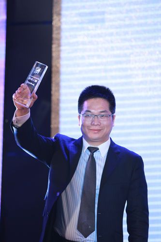 董事长何万里被评为“2012中国家具行业年度人物”称号