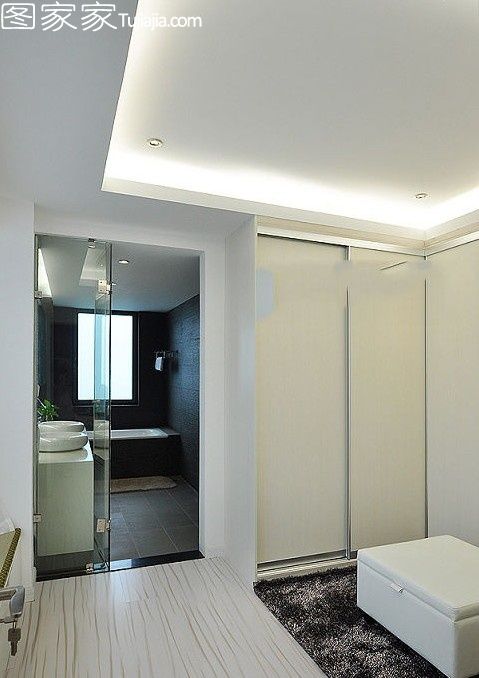 现代时尚露天淋浴房 简约风复式家居设计(图) 