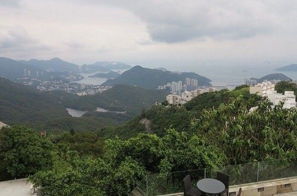 300平米联排别墅 香港半山上亿豪宅（组图） 