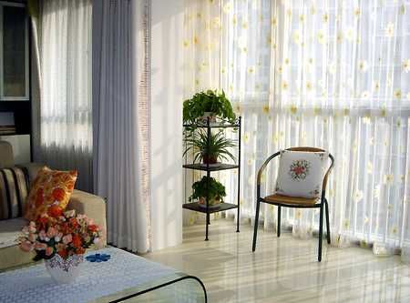 客厅花架的效果图 110平温馨三室两厅装修图 