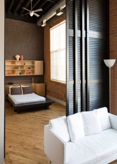 一个可折叠的移动屏风，将你所需要的感觉，巧妙的融合，打开是一个宽敞的公寓，关上是一个私密的卧室