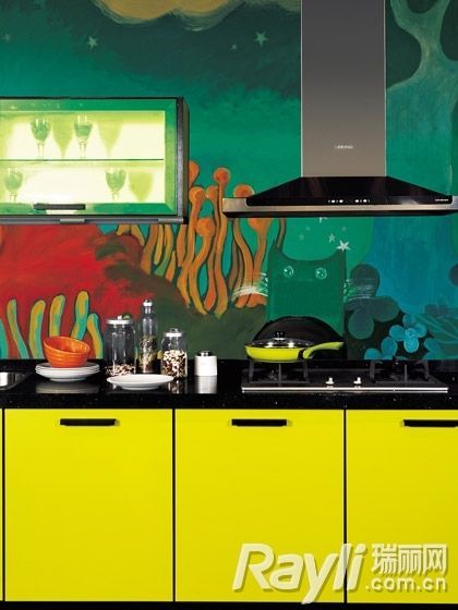 用色彩涂鸦打造诙谐厨房背景墙