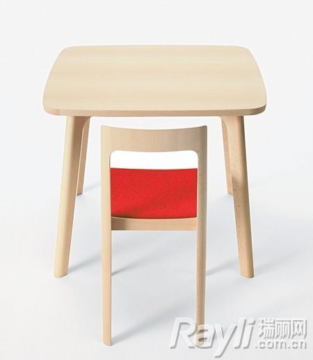 原木座椅加个红色坐垫