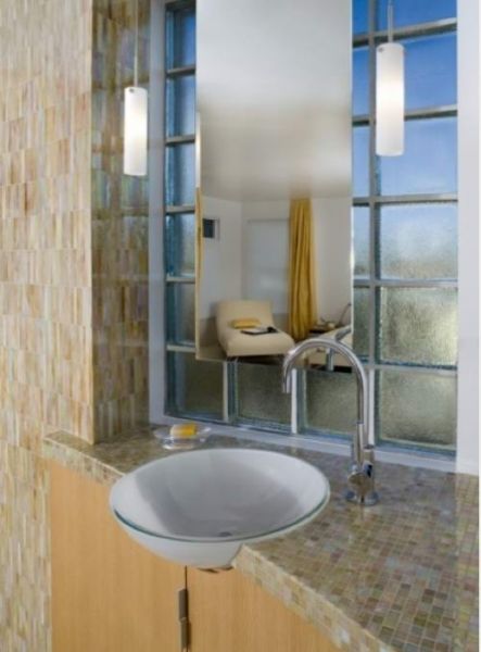 20款洗手池安置在窗下的卫浴设计 