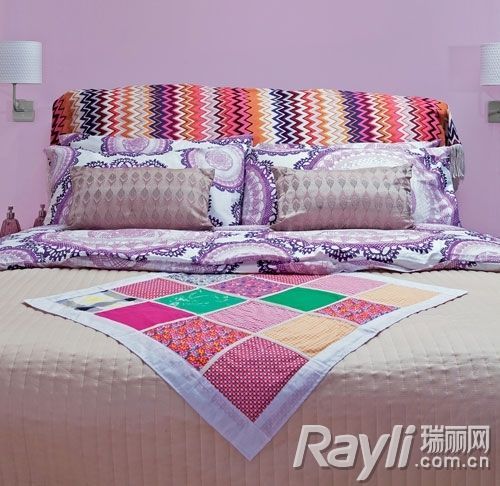 软包床头用彩色盖毯包裹
