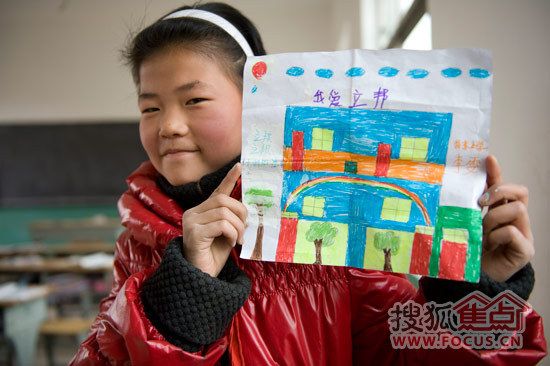 岗李小学的孩子用图画画出对立邦公司的感谢