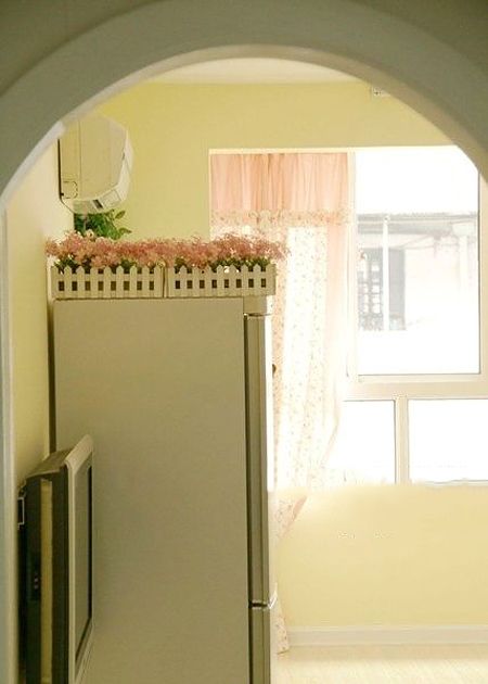 35平一室一厅磨砂花纹衣柜 小户型也能很温馨 