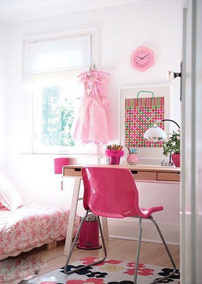 看上去粉粉嫩嫩的空间像极了童话世界里公主的房间