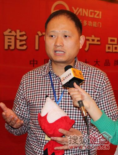陆海接受搜狐焦点家居记者采访