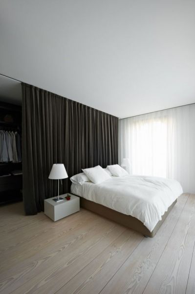 大玩窗帘分割游戏 戏剧化的公寓设计案例欣赏 