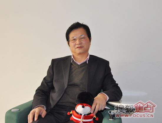 特普丽壁纸董事长杨冀接受搜狐家居《总裁生活坊》采访