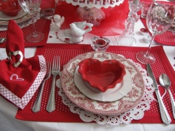 筹备浪漫情人节 餐桌布置渲染浓情气氛(组图) 