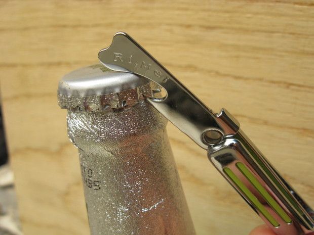 指甲刀带开瓶器 随身携带的实用小五金（图） 