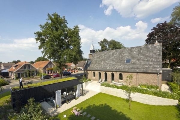 荷兰由教堂改造成的独特LOFT居住空间(组图) 