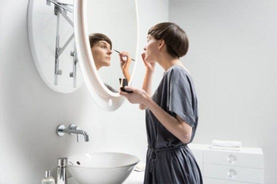 超现代浴室镜 自由调节照出你的好心情（图） 